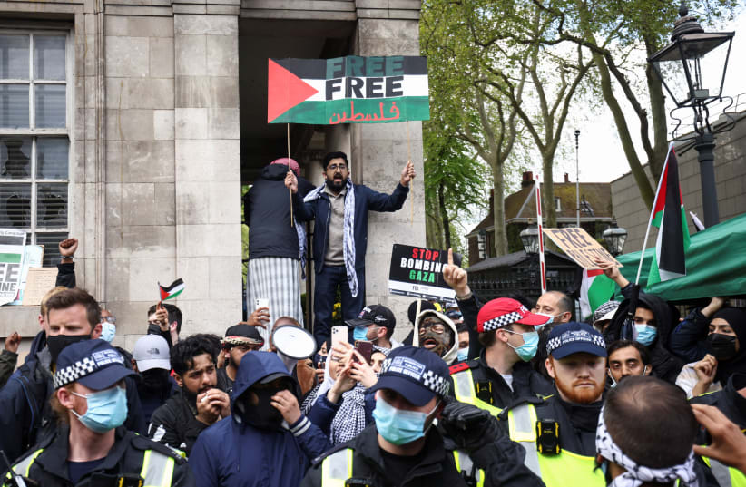  Protesta en apoyo de los palestinos, en Londres (photo credit: REUTERS/HENRY NICHOLLS)