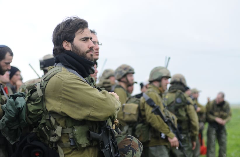  Reservistas se entrenan durante un ejercicio de todo el batallón en los Altos del Golán. (photo credit: IDF SPOKESMAN’S UNIT)