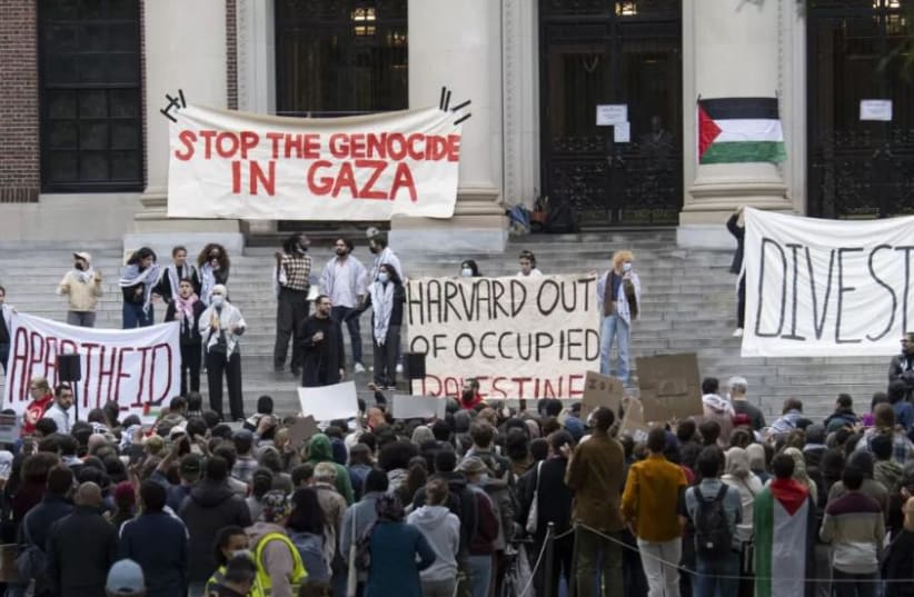  Manifestación anti-Israel en la Universidad de Harvard. Es hora de que la comunidad judía local y los ex alumnos judíos de Harvard mostremos nuestra fuerza (photo credit: Rick Friedman/Polaris - Newscom)