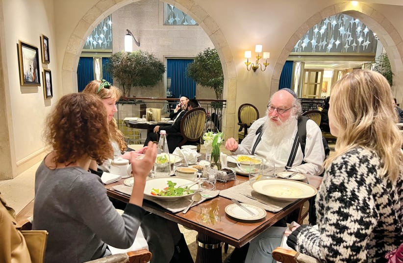  Conversing with Jonathan Pollard and wife, Rivkah (to his R) at the Waldorf Astoria King’s Court: ‘Jerusalem Post’ Deputy CEO of Strategy and Innovation Maayan Hoffman (L); and ‘In Jerusalem’ Editor Erica Schachne. (photo credit: MAAYAN HOFFMAN)