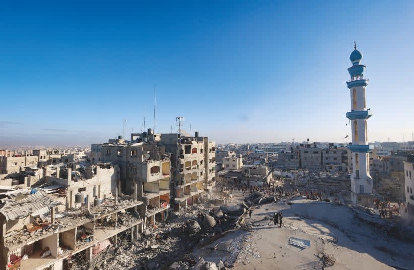  ESCENA de un ataque aéreo israelí en Rafah, en el sur de la Franja de Gaza, el jueves: Israel debe continuar la guerra hasta alcanzar los objetivos, afirma el escritor (photo credit: ATIA MOHAMMED/FLASH90)