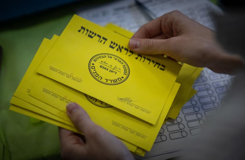  Israelis cast their votes at a voting station on the morning of the Municipal Elections, in Jerusalem, on February 27, 2024.  (photo credit: YONATAN SINDEL/FLASH90)