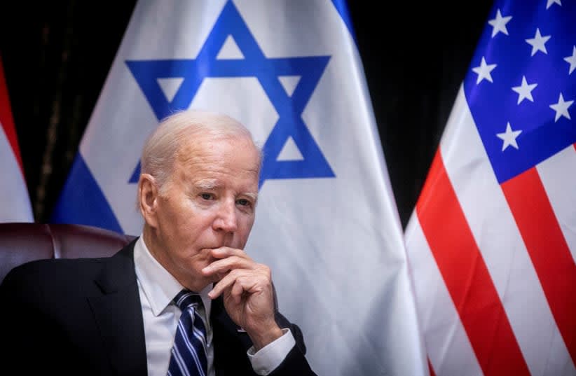  El presidente de Estados Unidos, Joe Biden, hace una pausa durante una reunión con el primer ministro israelí, Benjamin Netanyahu, para hablar del actual conflicto entre Israel y Hamás, en Tel Aviv, Israel, miércoles 18 de octubre de 2023. (photo credit: MIRIAM ALSTER/POOL/REUTERS)