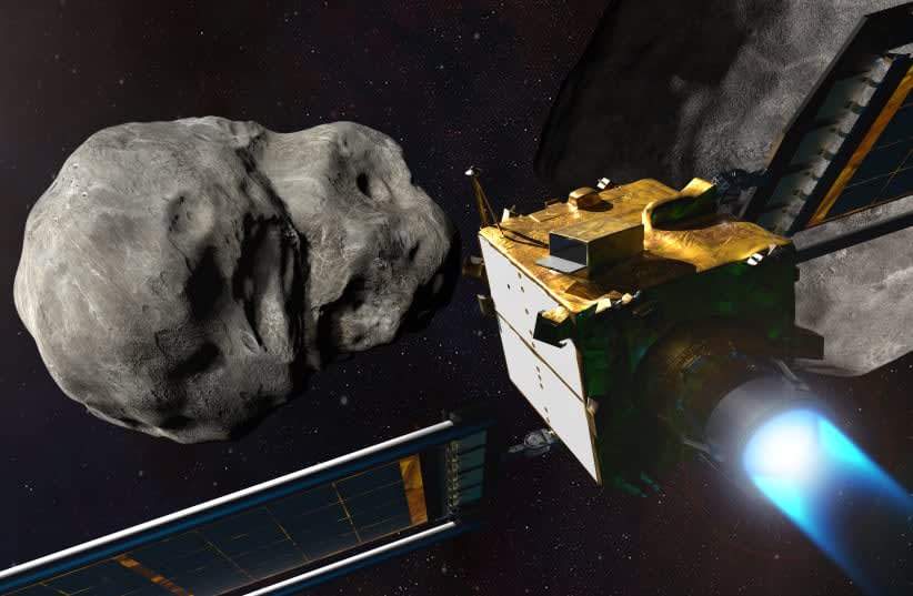 La misión DART de la NASA se dirige hacia un asteroide, desde detrás del motor de iones NEXT-C (ilustrativo). (photo credit: NASA/Johns Hopkins APL)