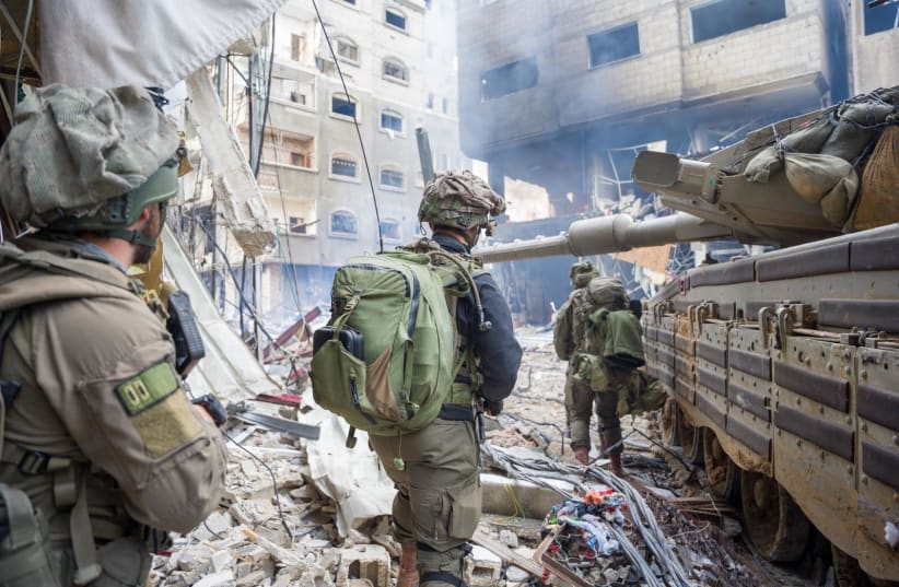  Soldados israelíes operan en la Franja de Gaza, 8 de febrero de 2024 (photo credit: IDF SPOKESMAN’S UNIT)