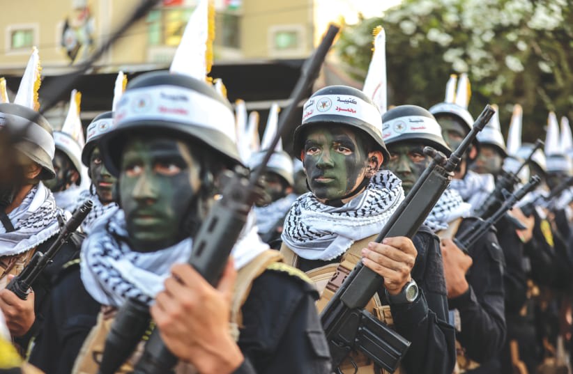  Partidarios de la Yihad ISLÁMICA PALESTINA participan en una concentración antiisraelí con motivo del 36 aniversario de la fundación del movimiento, en la ciudad de Gaza, la víspera del ataque del 7 de octubre contra Israel. (photo credit: ATIA MOHAMMED/FLASH90)