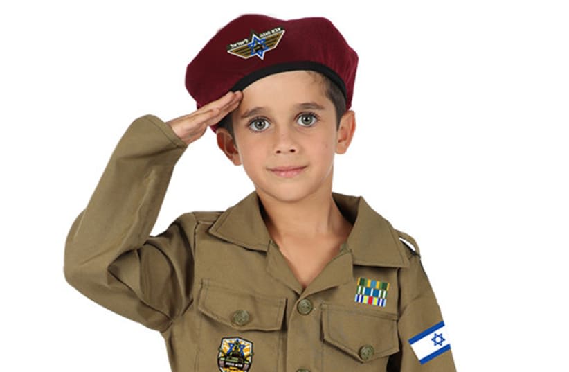  Los disfraces de soldado de las FDI se han convertido en la opción más popular para Purim 2024. 6 de marzo de 2024. (photo credit: Courtesy of Max Stock)