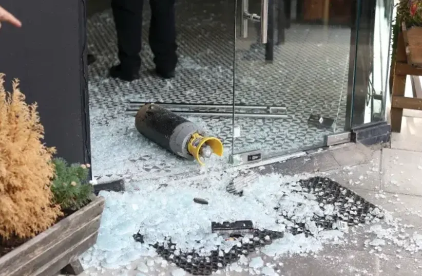  Antisemitic attack on Jewish London restaurant (photo credit: Maariv Online)