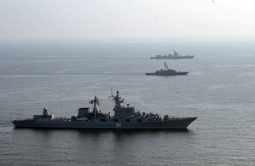  Buques de guerra asisten a un ejercicio naval conjunto de las armadas iraní, china y rusa en el norte del océano Índico 19 de enero de 2022 (photo credit: IRANIAN ARMY/WANA (WEST ASIA NEWS AGENCY) VIA REUTERS)