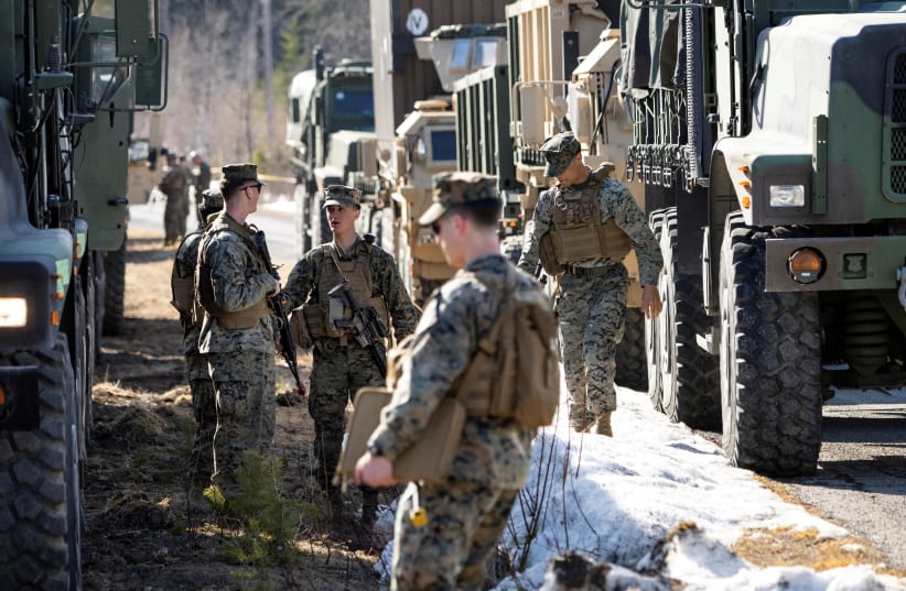  Un batallón estadounidense llega a Ostersund, Suecia, tras cruzar la frontera desde Noruega, para asistir al ejercicio de Defensa Aurora 23, el 17 de abril de 2023. (photo credit: PONTUS LUNDAHL/TT NEWS AGENCY/VIA REUTERS)