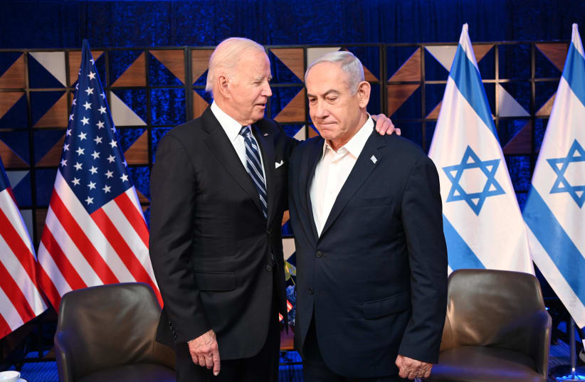  El presidente de Estados Unidos, Joe Biden, asiste a una reunión con el primer ministro Benjamin Netanyahu, durante su visita a Israel en medio del actual conflicto entre Israel y Hamás, en Tel Aviv, Israel, 18 de octubre de 2023. (photo credit: CHAIM TZACH/GPO)