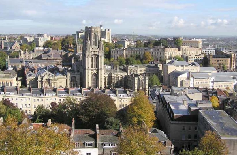  Universidad de Bristol desde Cabot Tower (photo credit: Wikimedia Commons)