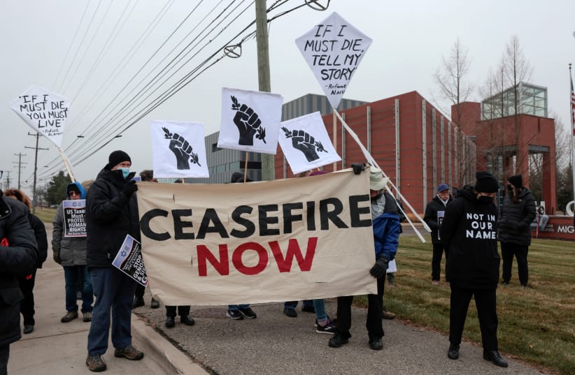 Jewish Voice For Peace members and supporters hold a rally calling for a ceasefire in Gaza outside the Zeckelman Memorial Holocaust Museum in Farmington Hills, Michigan, U.S. December 22, 2023.  (photo credit: REBECCA COOK/REUTERS)