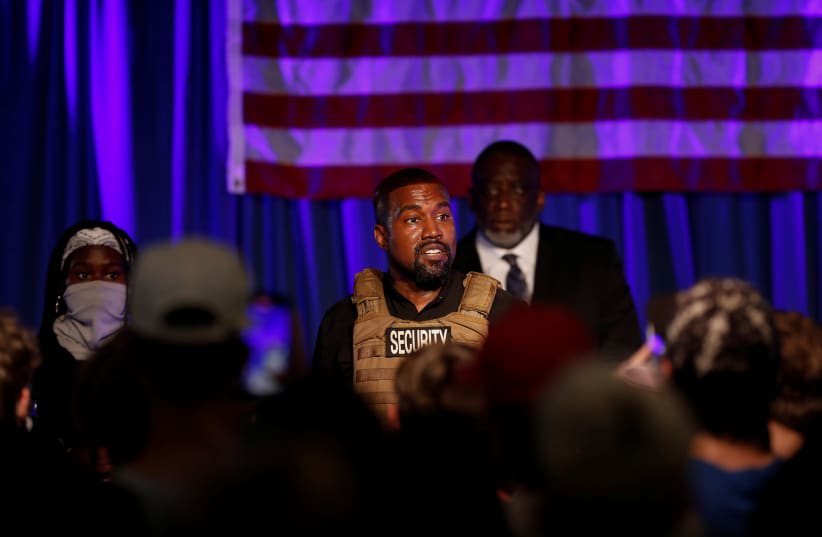  El rapero Kanye West celebra su primer mitin en apoyo a su candidatura presidencial en North Charleston, Carolina del Sur, Estados Unidos, el 19 de julio de 2020. (photo credit: REUTERS/RANDALL HILL)