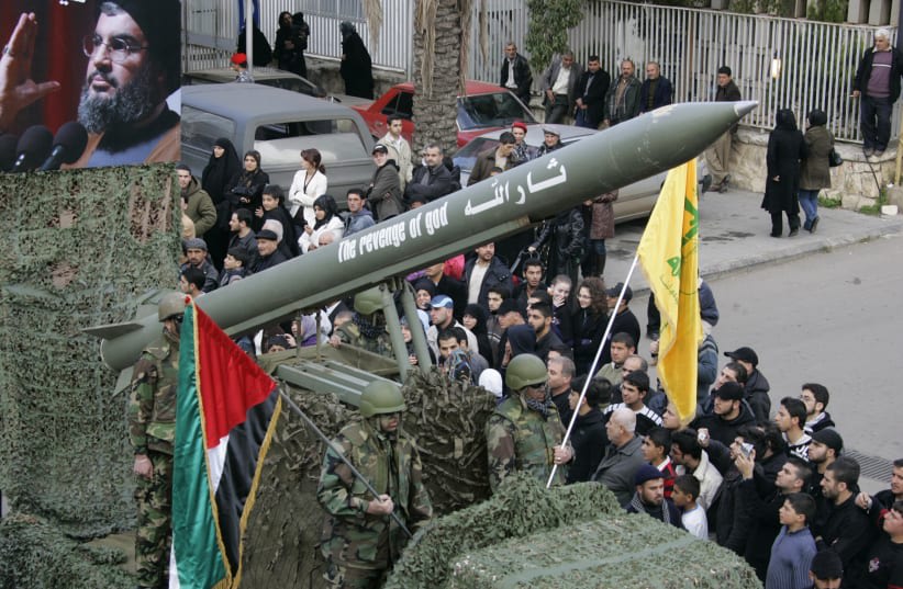  Miembros de Hezbolá portan un misil simulado durante una procesión para celebrar la Ashura en el sur del Líbano, 2009. (photo credit: ALI HASHISHO/REUTERS)