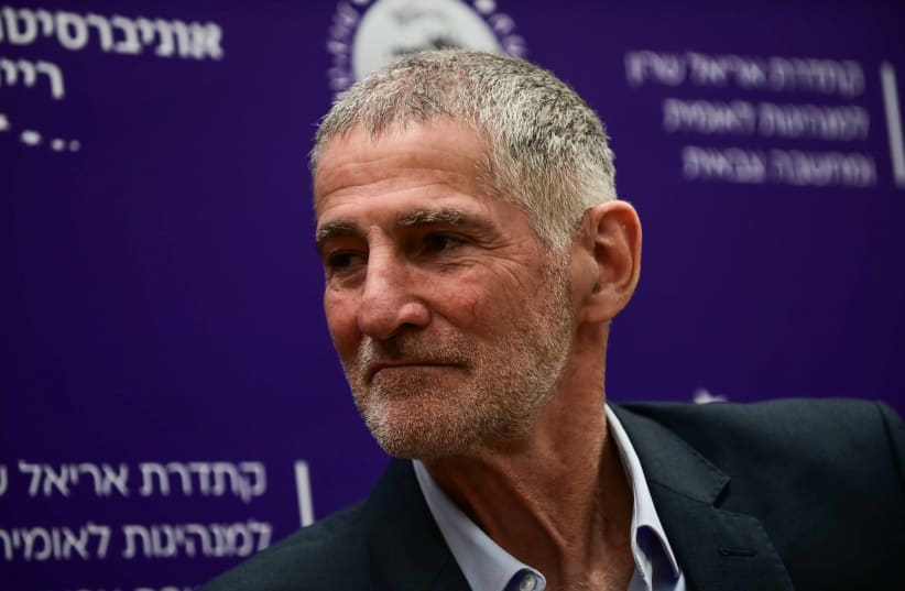  Yair Golan asiste a una conferencia en la Universidad Reichman de Herzliya, el 6 de febrero de 2024. (photo credit: TOMER NEUBERG/FLASH90)