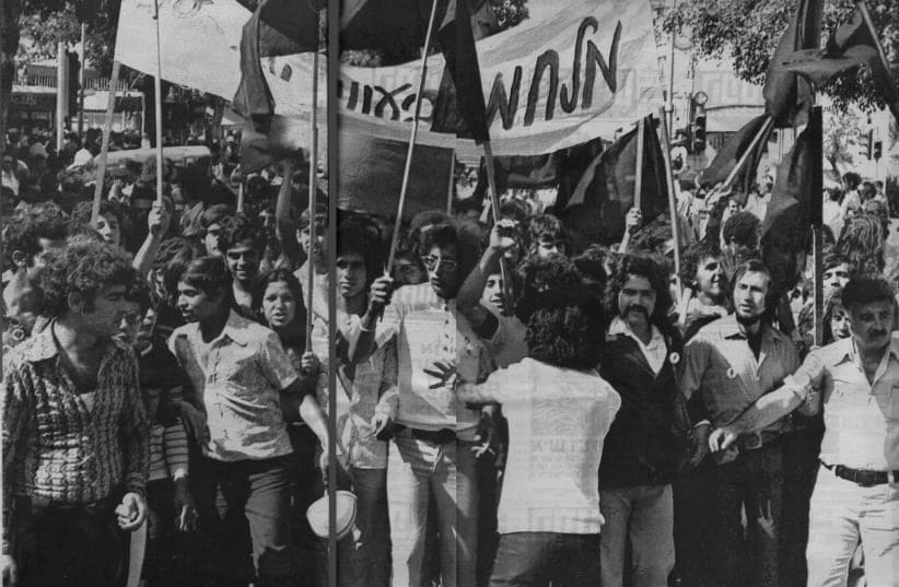  Una manifestación de los BLACK PANTHERS a principios de los años setenta. (photo credit: YIGAL BIN-NUN/WIKIMEDIA COMMONS)
