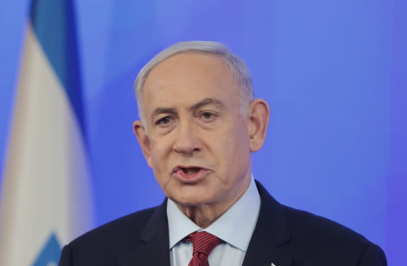  El primer ministro israelí, Benjamin Netanyahu, ofrece una rueda de prensa en el Ministerio de Defensa en Tel Aviv el 29 de febrero de 2024. (photo credit: NIMROD KLIKMAN/POOL)