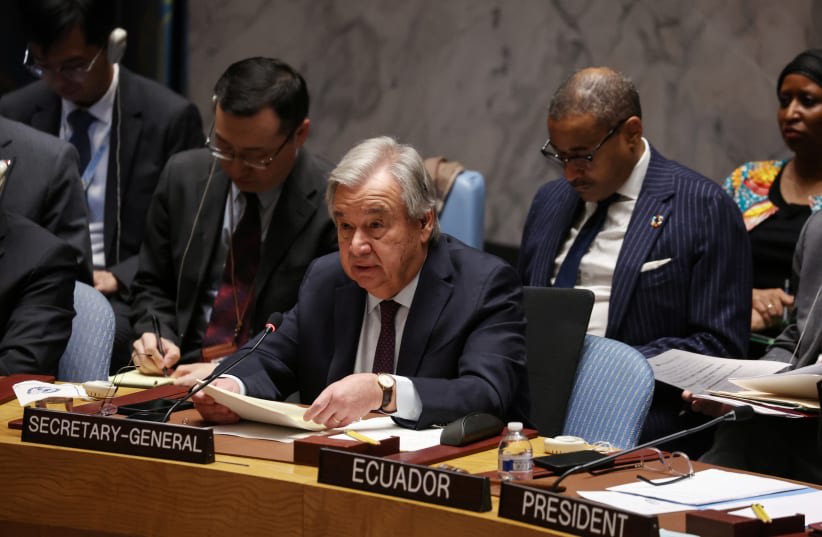  El Secretario General de la ONU, Antonio Guterres, habla durante una reunión del Consejo de Seguridad de la ONU sobre su invocación del Artículo 99 de la Carta de la ONU para hacer frente a la crisis humanitaria en medio del conflicto entre Israel y Hamás en la sede de la ONU en Nueva York, EE.UU., (photo credit: REUTERS/SHANNON STAPLETON)