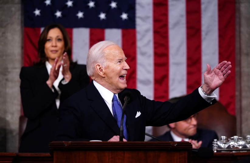  El presidente de EE.UU., Joe Biden, pronuncia su tercer discurso sobre el Estado de la Unión en la Cámara de Representantes del Capitolio de EE.UU. en Washington, DC, EE.UU., el 07 de marzo de 2024. (photo credit: SHAWN THEW/POOL VIA REUTERS)