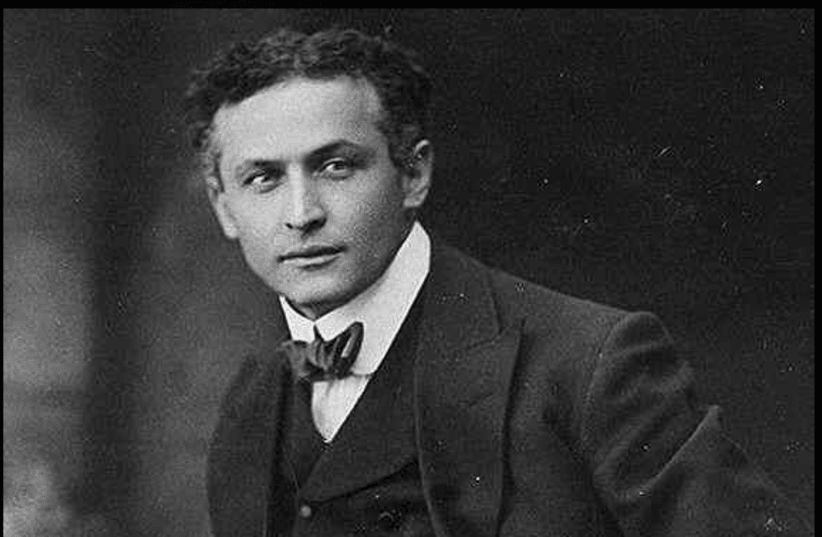  Harry Houdini around 1907  (photo credit: PUBLIC DOMAIN)