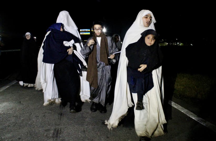  Members of the fundamentalist Jewish sect Lev Tahor, whose members are suspected of a string of serious crimes, walk along a road after escaping from a detention center where they were being held following a raid, in Huixtla, Chiapas state, Mexico September 28, 2022. (photo credit: REUTERS/JOSE TORRES)