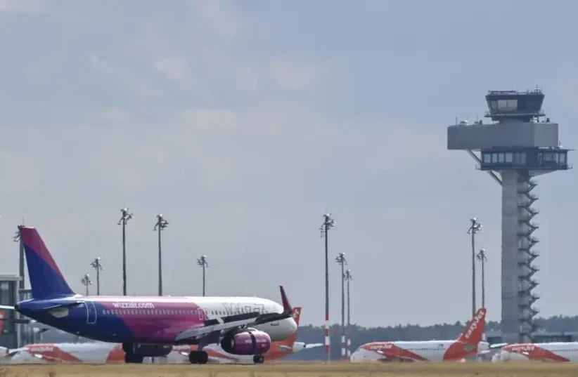  Wizz Air, EasyJet  (photo credit: AFP VIA GETTY IMAGES)