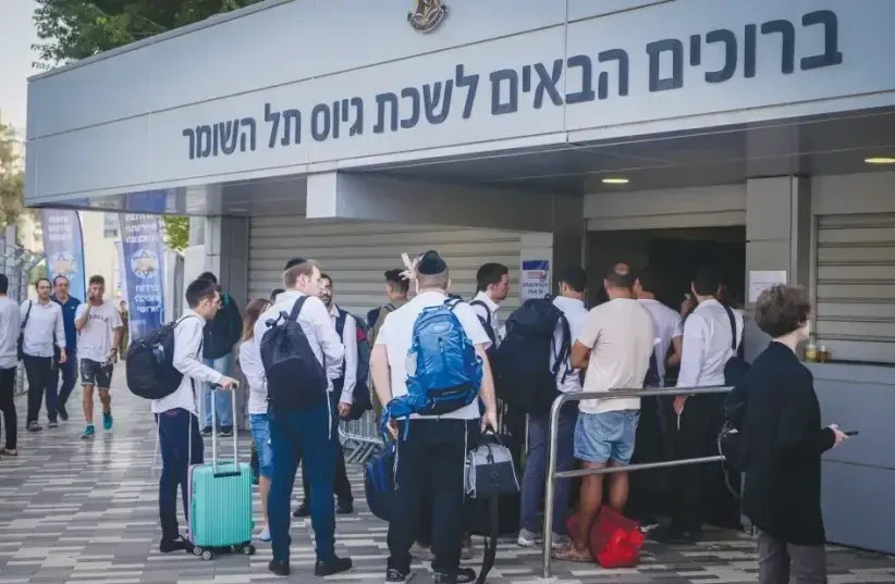  Reclutamiento de miembros ultraortodoxos de la comunidad judía de Tel Hashomer (photo credit: AVSHALOM SASSONI)
