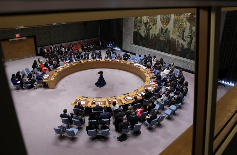  Los miembros del Consejo de Seguridad de las Naciones Unidas se reúnen el día de la votación de una resolución sobre Gaza que exige un alto el fuego inmediato durante el mes de Ramadán. 25 de marzo de 2024 (photo credit: Andrew Kelly/Reuters)