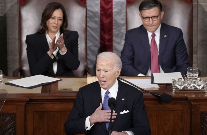  El presidente de EE.UU., Joe Biden, pronuncia el discurso sobre el Estado de la Unión ante una sesión conjunta del Congreso en la Cámara de Representantes del Capitolio de EE.UU. en Washington, EE.UU., el 7 de marzo de 2024. (photo credit: REUTERS)