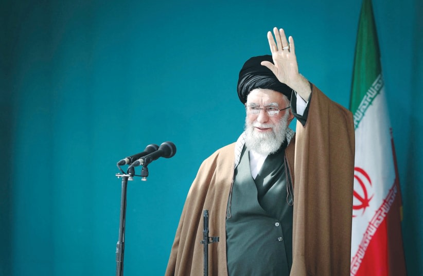 El líder supremo de Irán, el ayatolá Ali Jamenei, saluda durante una oración con motivo del final del Ramadán, en Teherán, en abril. (photo credit: Office of the Iranian Supreme Leader/West Asia News Agency/Reuters)