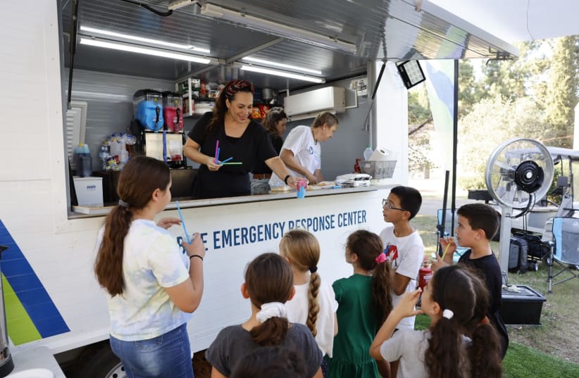  Centro móvil de respuesta a emergencias Yael Eckstein. (photo credit: GUY YEHIELI)