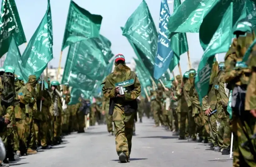  Desfile de Hamás en Gaza (photo credit: REUTERS/Ahmed Jadallah AJ/TC)
