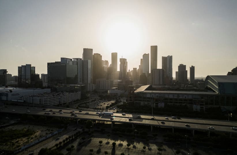  El horizonte del centro de Houston se ve en Houston, Texas, EE.UU.. 16 de julio de 2023 (photo credit: GO NAKAMURA/REUTERS)