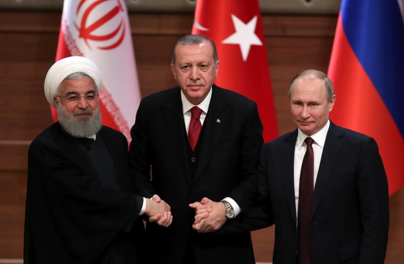  Los presidentes Hassan Rouhani de Irán, Tayyip Erdogan de Turquía y Vladimir Putin de Rusia celebran una conferencia de prensa conjunta después de su reunión en Ankara, Turquía, el 4 de abril de 2018. (photo credit: UMIT BEKTAS / REUTERS)