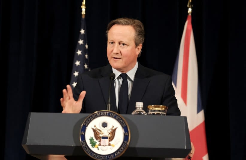  El secretario de Asuntos Exteriores británico, David Cameron, celebra una conferencia de prensa conjunta con el secretario de Estado de Estados Unidos, Antony Blinken, en el Departamento de Estado en Washington, Estados Unidos, el 9 de abril de 2024. (photo credit: REUTERS/Michael A. McCoy)