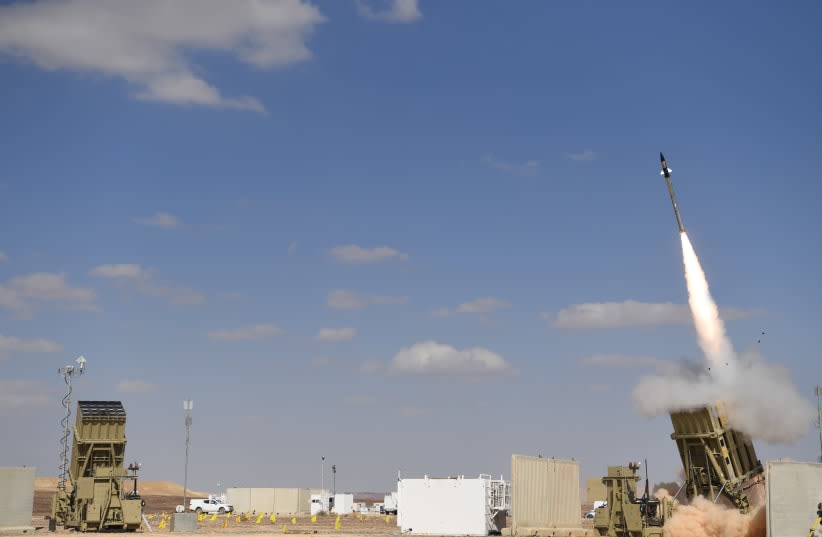  La Cúpula de Hierro intercepta simultáneamente vehículos aéreos no tripulados y cohetes en una prueba (photo credit: DEFENSE MINISTRY)