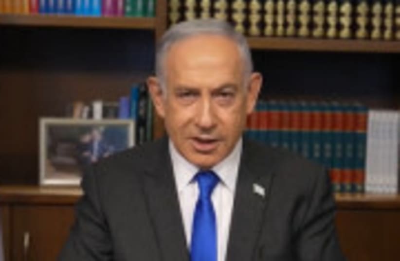 El primer ministro Benjamin Netanyahu durante su discurso antes de la festividad de Pascua, el 21 de abril de 2024. (photo credit: SCREENSHOT/ROI AVRAHAM/GPO)