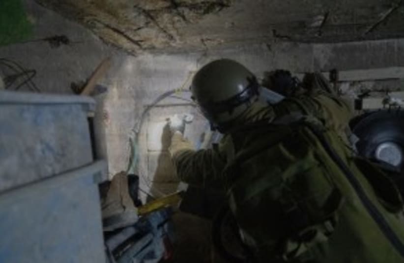 Fuerzas israelíes operan en Tulkarm, en Cisjordania, 18 de enero de 2024. (photo credit: IDF SPOKESPERSON'S UNIT)