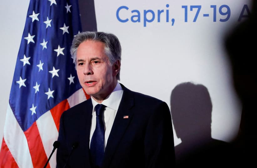  El secretario de Estado estadounidense, Antony Blinken, ofrece una rueda de prensa al término de la reunión de ministros de Asuntos Exteriores del G7 en la isla de Capri, Italia, 19 de abril de 2024. (photo credit: REUTERS/CIRO DE LUCA)
