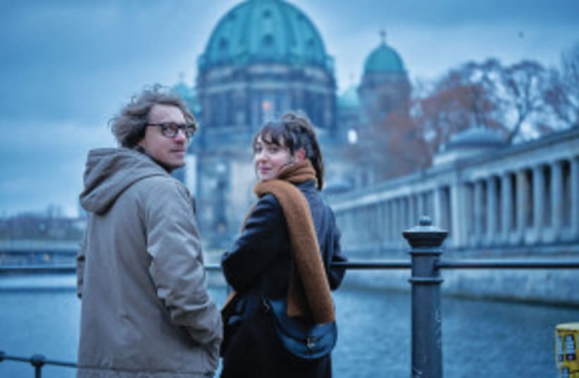 ITAMAR ROTSCHILD y Shira Naor en "Berlín Blues". (photo credit: Nik Konietzny/Yes)