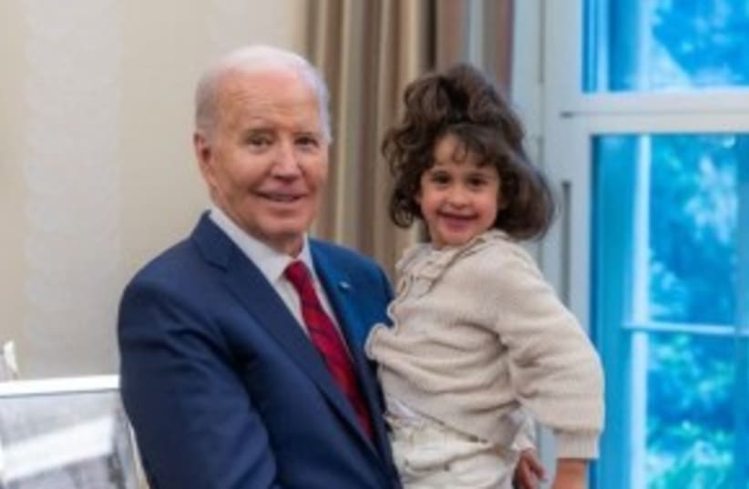 El presidente estadounidense Joe Biden libera a la rehén de cuatro años Abigail Idan. 25 de abril de 2024. (photo credit: Screenshot/Instagram via potus)