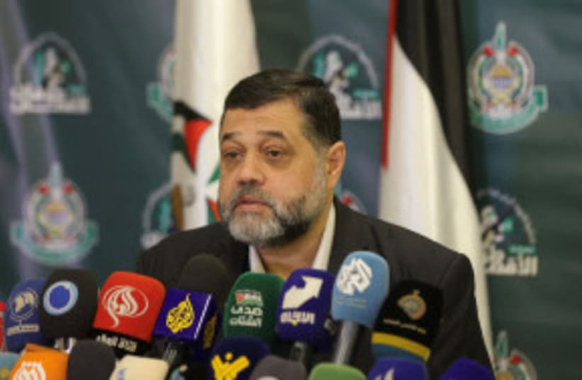  El funcionario de Hamás Osama Hamdan asiste a una conferencia de prensa en Beirut, Líbano, 20 de marzo de 2024. (photo credit: REUTERS/MOHAMED AZAKIR)