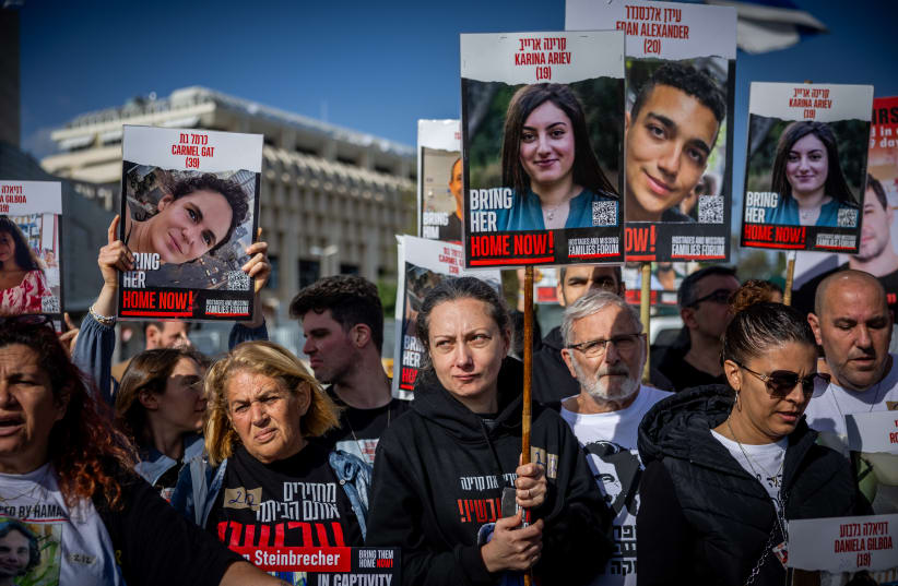  Families of Israelis held hostage by Hamas terrorists in the Gaza Strip call for their release outside the Prime Minister's Office in Jerusalem, May 5, 2024 (photo credit: YONATAN SINDEL/FLASH90)