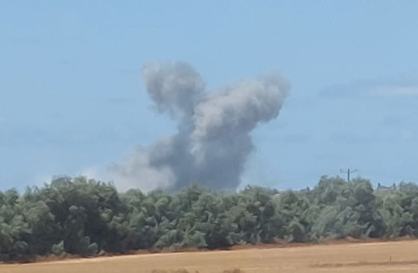  A plume of smoke from an explosion near Khan Yunis. (photo credit: NATAN ROTHSTEIN)
