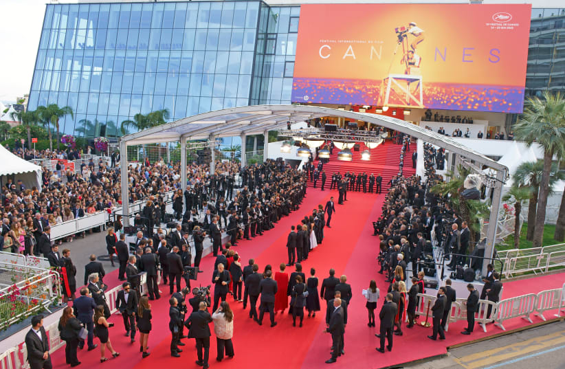  Caption: AERIAL VIEW from a 6-meter mast. Actors posing for photographers on the red carpet before going up the famous 24 steps. Cannes Film Festival, France. (photo credit: ALAMY)