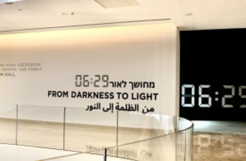 LA EXPOSICIÓN "6:29 De la oscuridad a la luz" en el Museo de la Tolerancia de Jerusalén capta el complejo impacto de un mundo posterior al 7 de octubre desde la perspectiva de mujeres que han vivido las peores tragedias imaginables. (photo credit: MARC ISRAEL SELLEM)