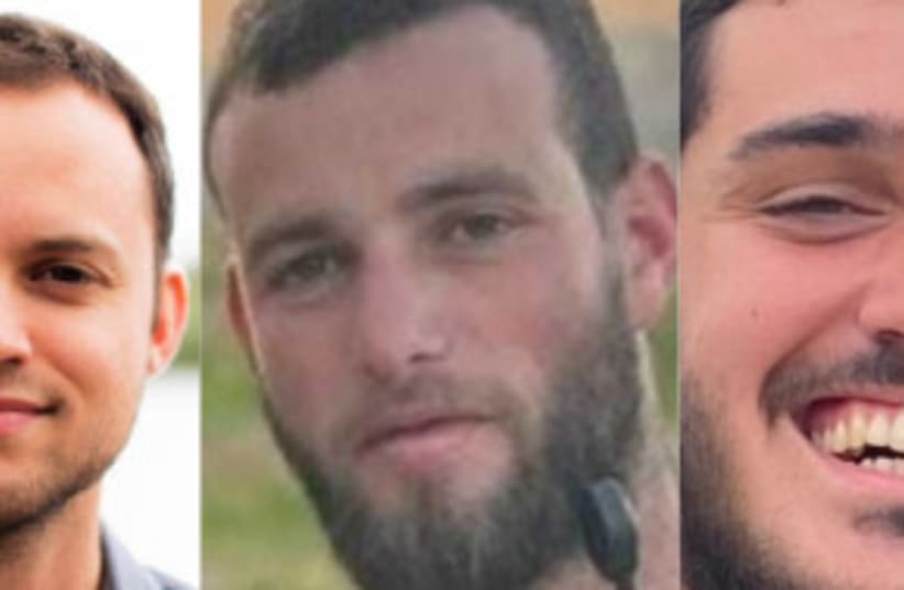 Soldados de las FDI Yisrael Yudkin, Gideon Chay DeRowe y Eliyahu Haim Emsallem, caídos en la Franja de Gaza el 22 de mayo de 2024. (photo credit: IDF SPOKESPERSON'S UNIT)