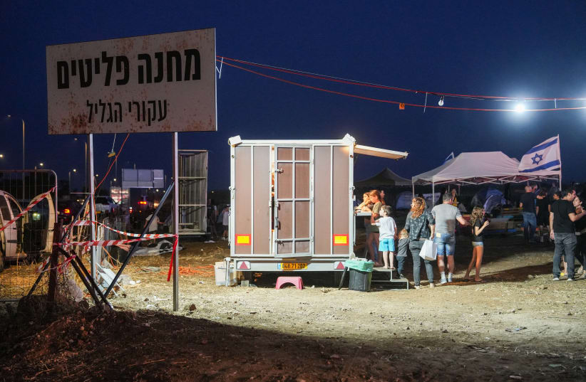  Residents of northern Israel seen at a tent city asking the government to return them to their homes, at Amiad Junction (photo credit: AYAL MARGOLIN/FLASH90)