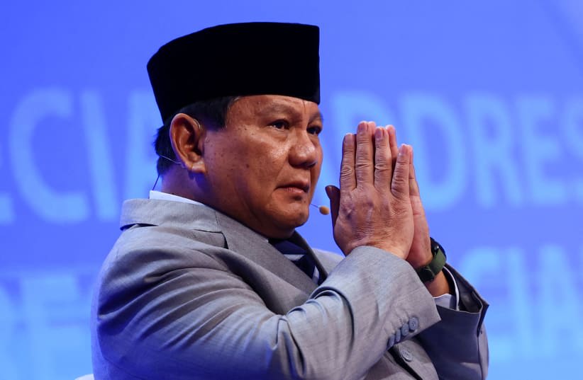  El ministro de Defensa y presidente electo de Indonesia, Prabowo Subianto, llega para intervenir en el Diálogo de Shangri-La en Singapur el 1 de junio de 2024. (photo credit: EDGAR SU/REUTERS)